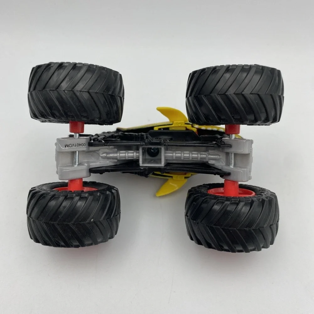 2020 Spin Master Monster Jam Fire & Ice Megalodon Truck BKT Tires Monster Truck‎